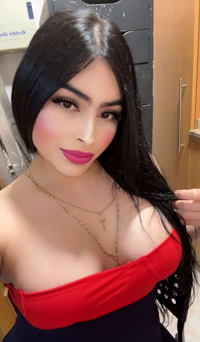 SENSUAL ESCORT DE LUJO ARDIENTE FIESTERA EN VILLEN