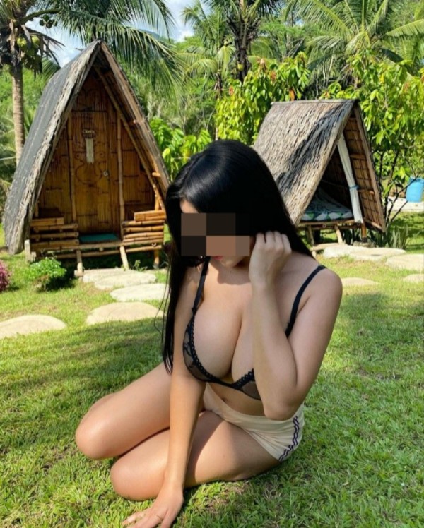 JOVENCITA MOJADITA QUIERE TU RICA POLLA