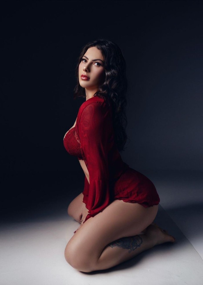 Brasileña muy jovencita y entregada NOVEDAD