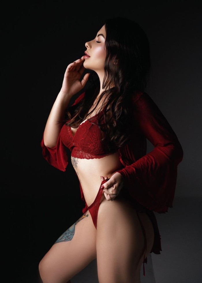 Brasileña muy jovencita y entregada NOVEDAD