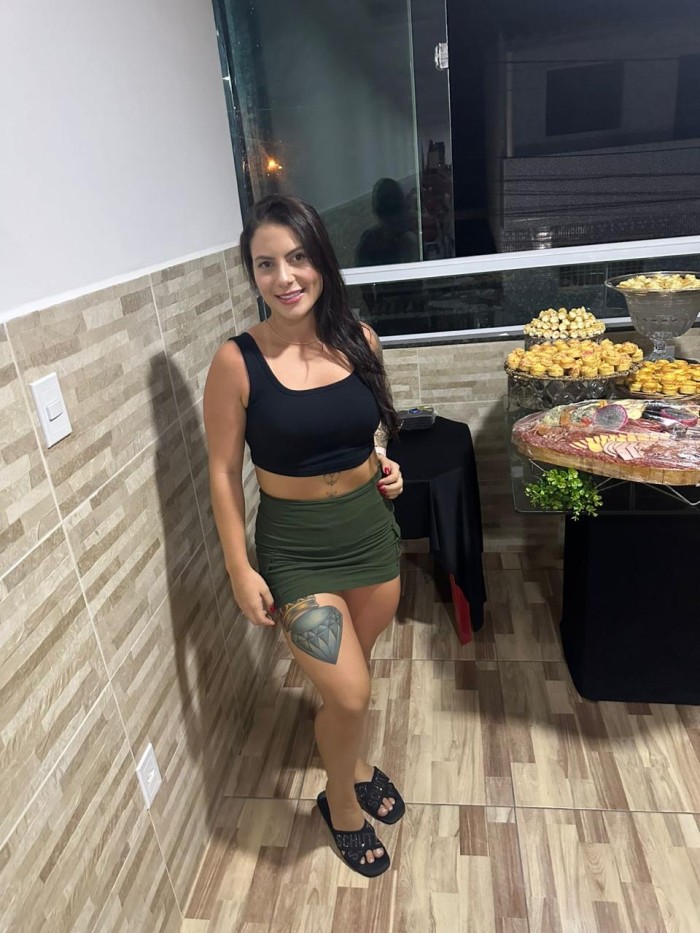 Brasileña muy jovencita y entregada NOVEDAD