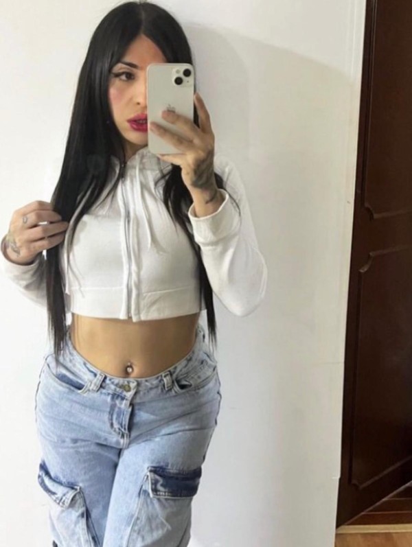 CAMILA AGUANTADORA SEXY CHUPONA GARGANTA PROFUNDA TRAGONA EXPERTA 24HORAS