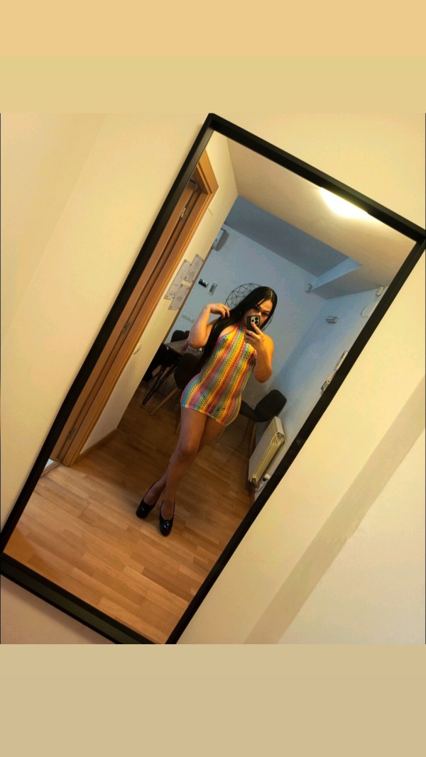 MORENA DOMINANTE ,BUEN CULO PARA ROMPER Y  CON UNA SORPRESA DE 19 CTM