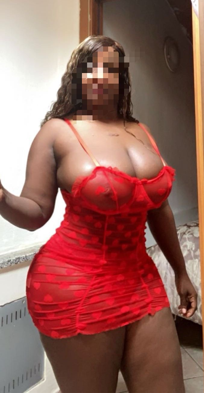 Chica morena tetona y fiestera novedad