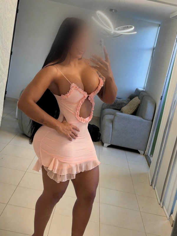 HERMOSA MUJER CULONA TETONA FIESTERA MUY COMPLACIENTE NOVEDAD MUCHO GRIEGO