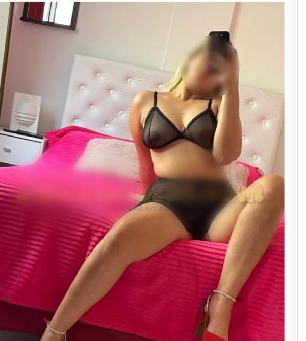 caliente y complaciente.SI ME COMES EL COÑITO ME EMOJO LA BRAGUITAS