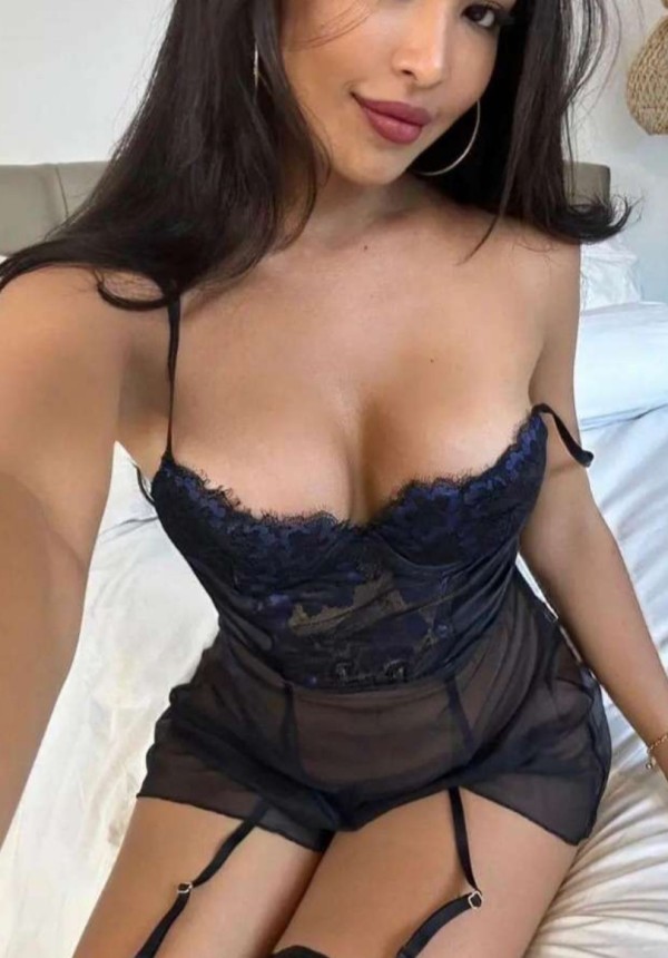 TREMENDO BOMBONAZO POR BERNABEU JUGUETONA E IMPLICADA