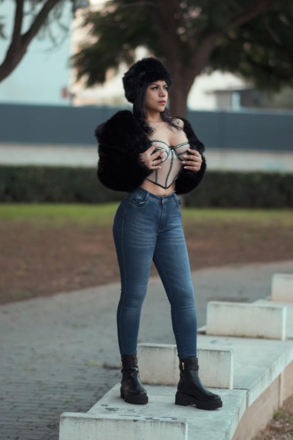 ESTE CLIMA ME PONE CACHONDA