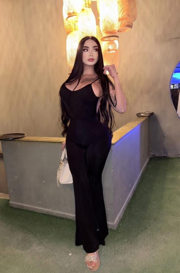 Chica tras muy caliente