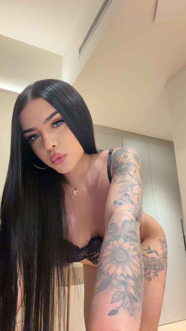 EN VALENCIA CRISTAL TATUADA DE LUJO NUEVA EN TU CUIDAD