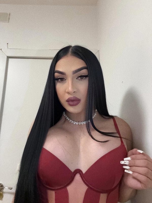 Usera NOVEDAD EN TU CUIDAD ANTONELLA CALIENTE Instagram; Antonella1x_