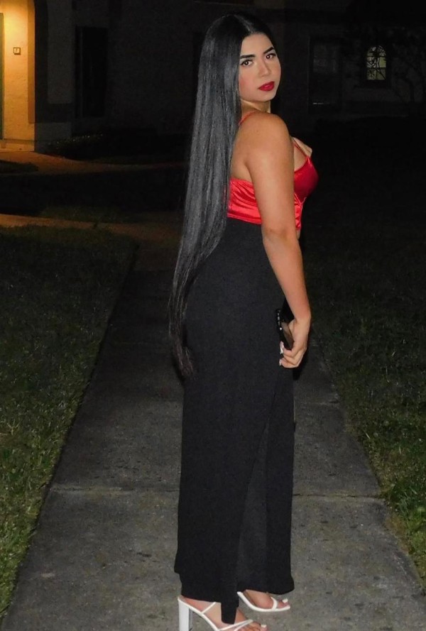 GUAPISIMA Y COMPLETA CON AMIGAS POR PUENTE GENIL