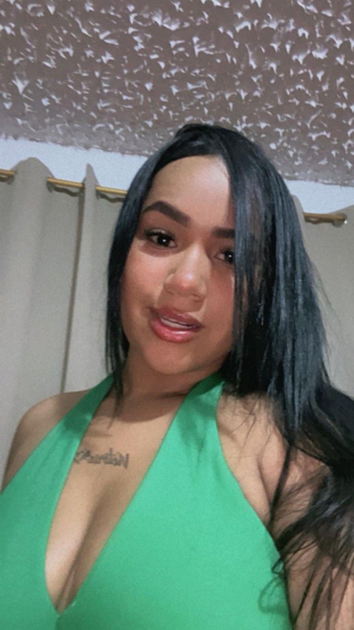 MORENITA TRAGA SEMEN