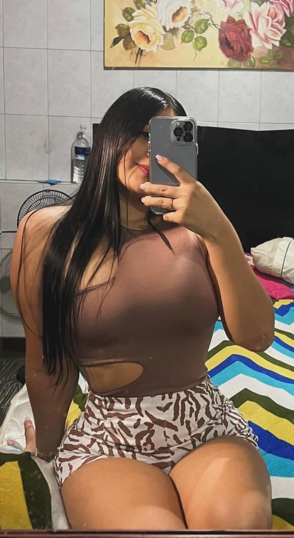CUATRO AMIGAS LLENAS DE CARISMA EN VIGO CENTRO