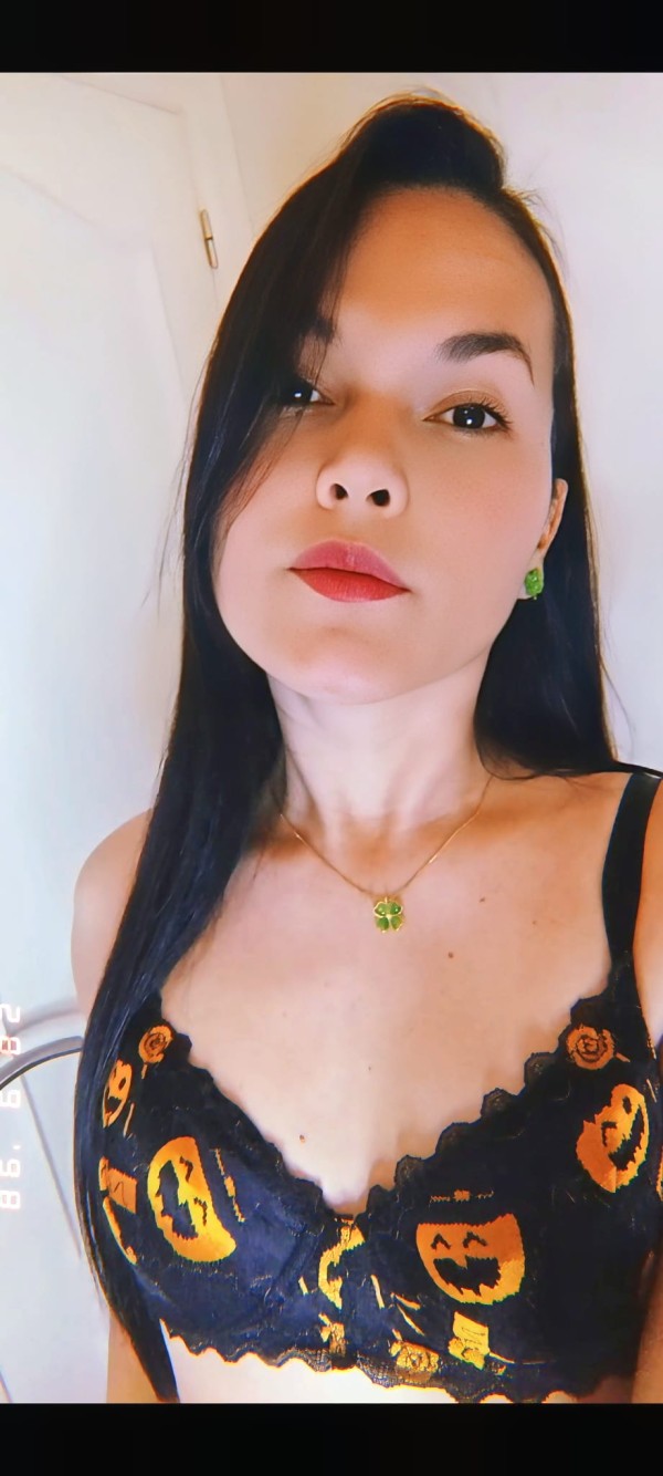 Chica trans femenina y natural