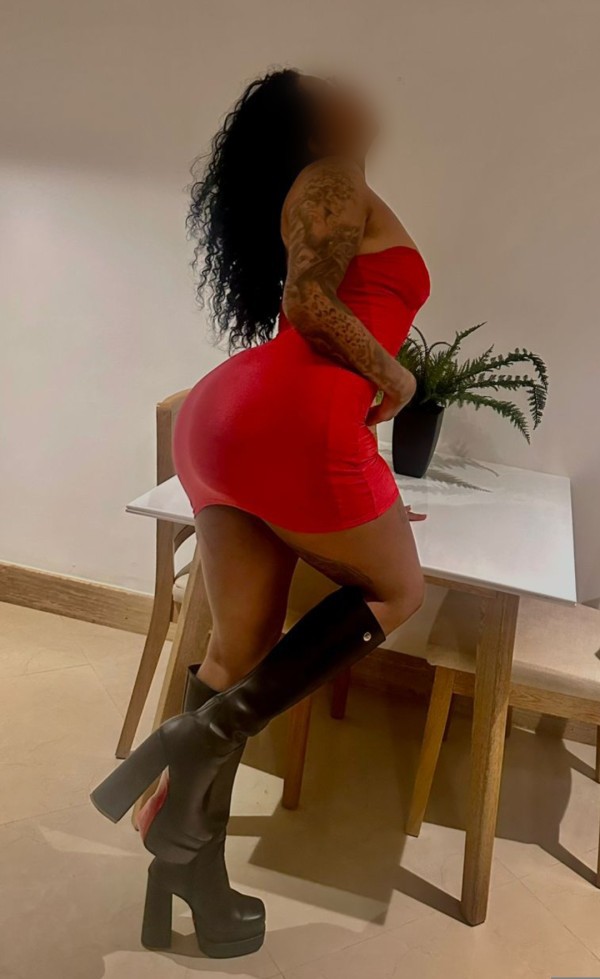 COLOMBIANA DE LUJO EXPLOSIVA E INSACIABLE