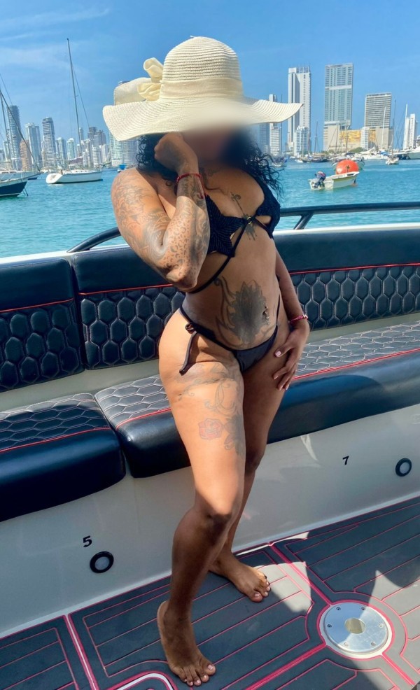 COLOMBIANA DE LUJO EXPLOSIVA E INSACIABLE