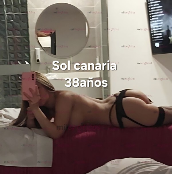 Canaria rubia delgadita,pequeña, manejable ojos claros,guapisima elegante
