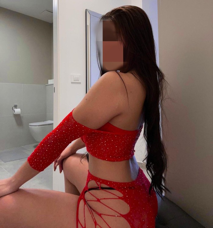 TRAVIESA, FIESTERA Y MORBOSA