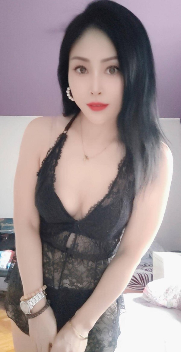 Nueva chica asiática china cariñosa simpática