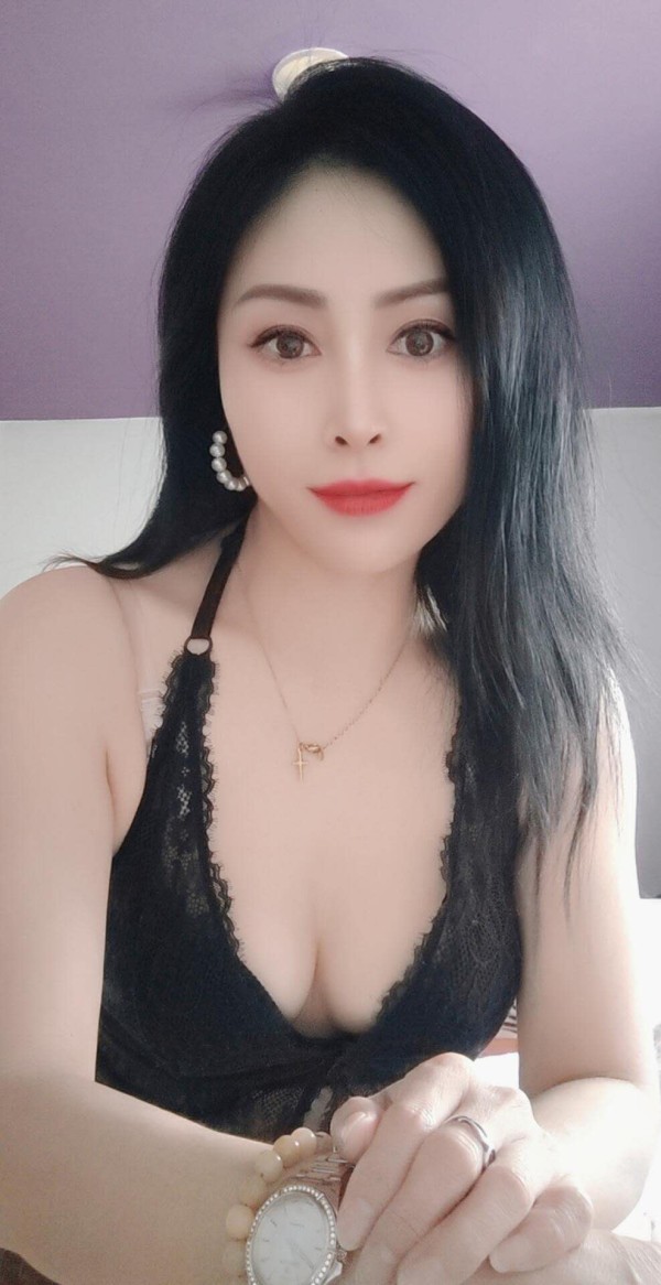 Nueva chica asiática china cariñosa simpática