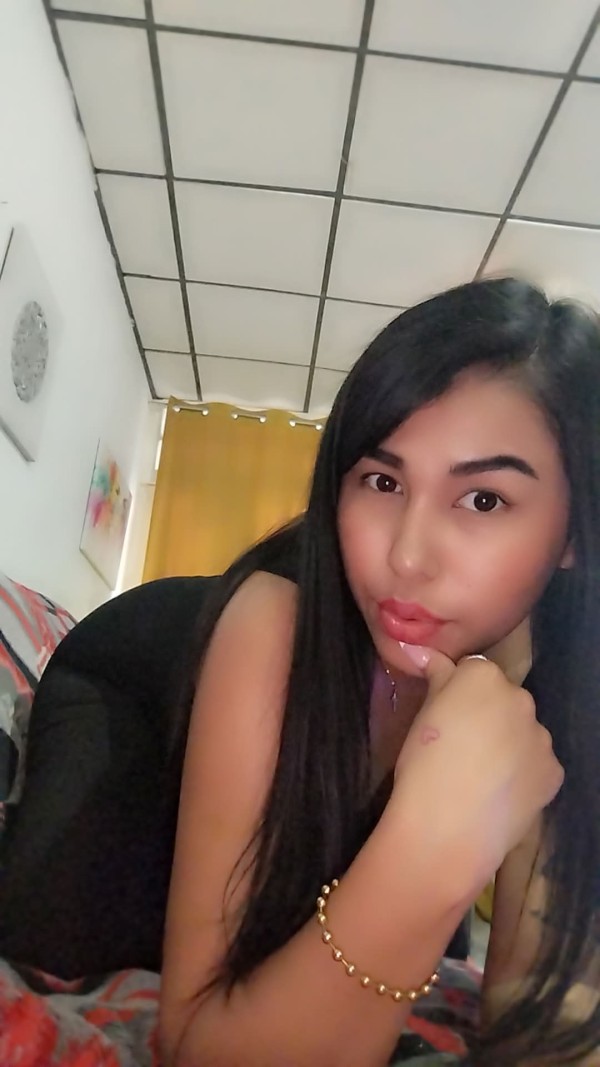 Hola mis amores llegó tu chica latina morbosa g***