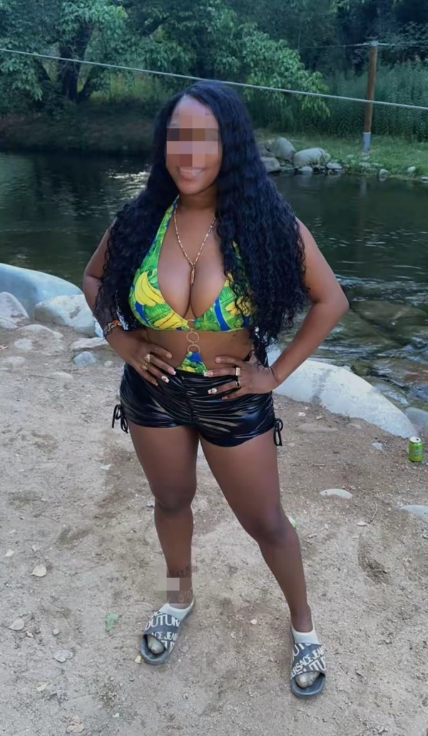 JOVENCITA CACHONDA GARGANTA PROFUNDA EN SALIVADO