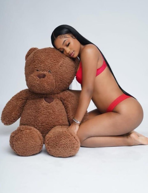 Juguetona fiestera y atrevida 631477830