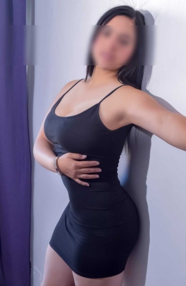 DANIELA JOVEN MORENA CURVY CON TETAS GRANDES