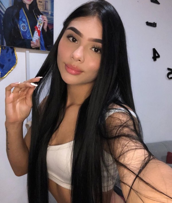 NOVEDAD jovencita colombiana