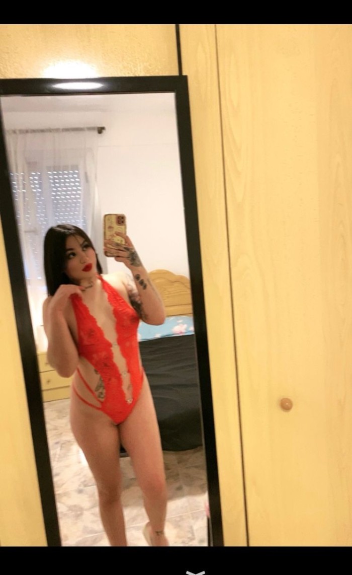 Ardiente super cachonda salidas 24hrs