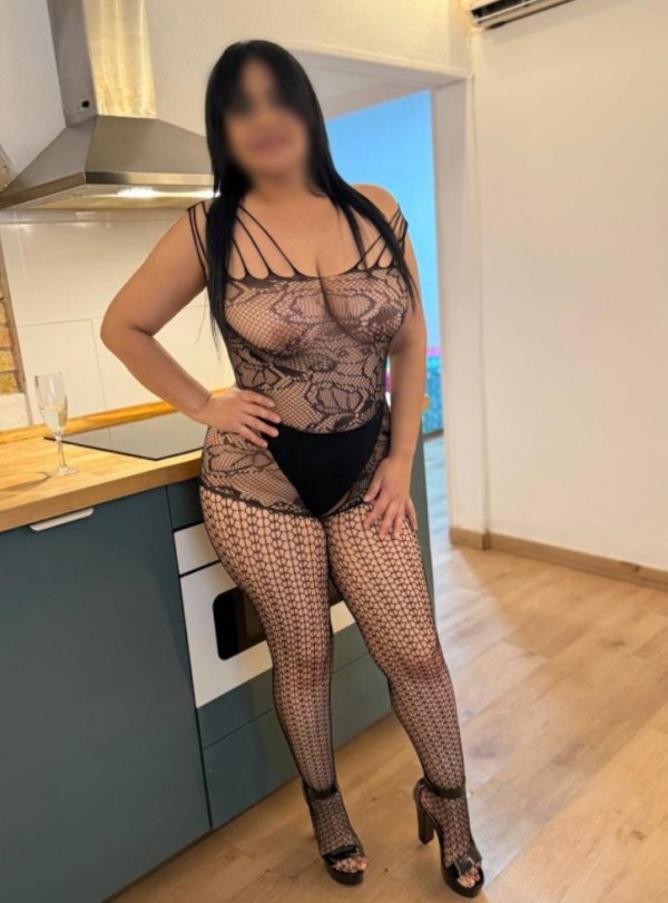 CON AMIGUITA FIESTERA CALIENTE  PARA HACER TRIO