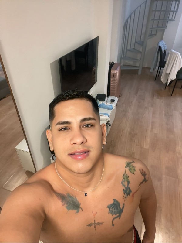 Chico masculino , dispuesto hacerte pasar un momen