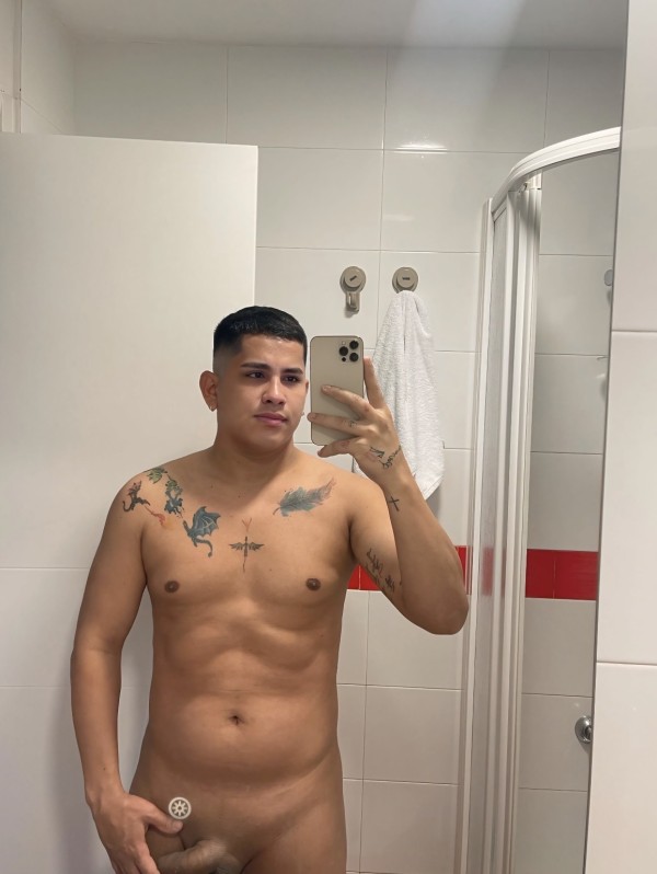Chico masculino , dispuesto hacerte pasar un momen