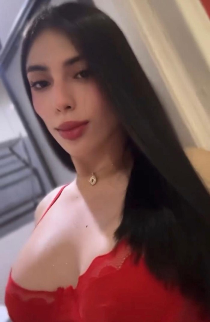 Chica trans, muy femenina cachonda y fiestera