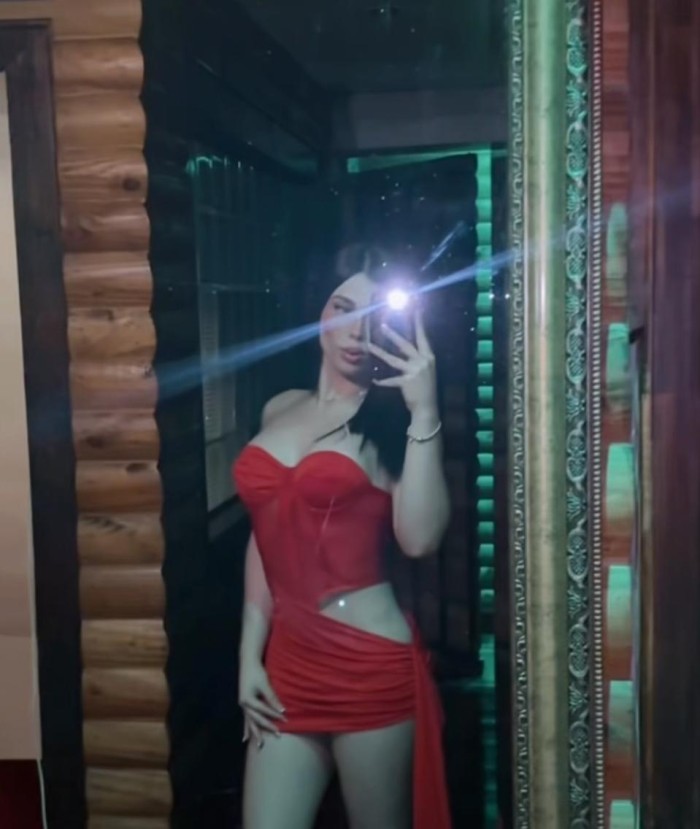 Chica trans, muy femenina cachonda y fiestera