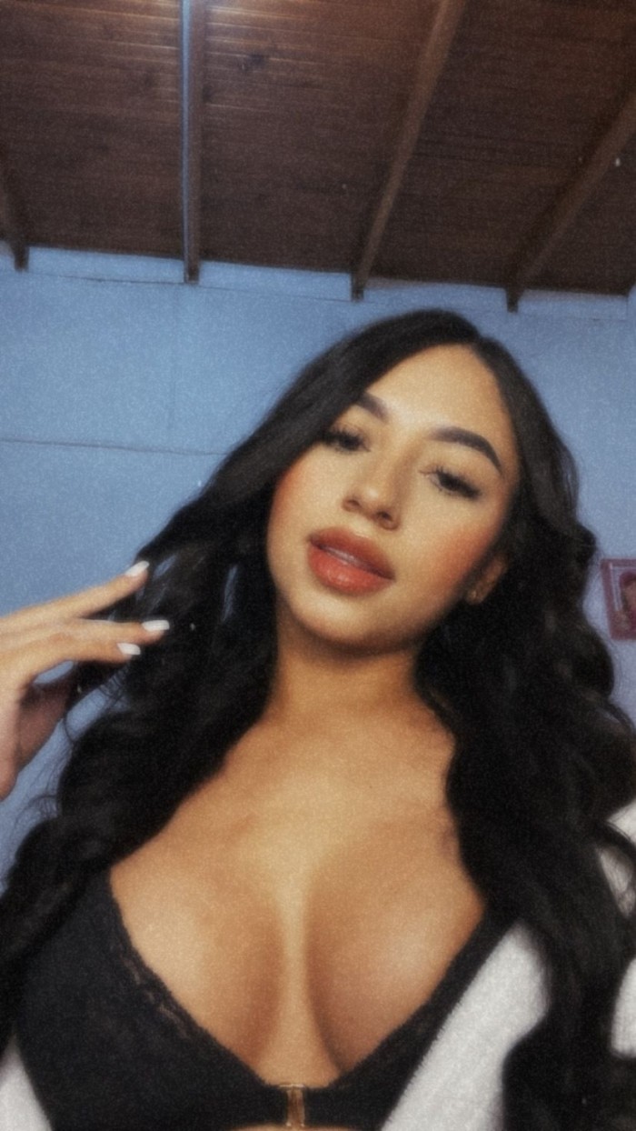 JOVENCITA COMPLACIENTE EN SEU DE URGELL – ANDORRA