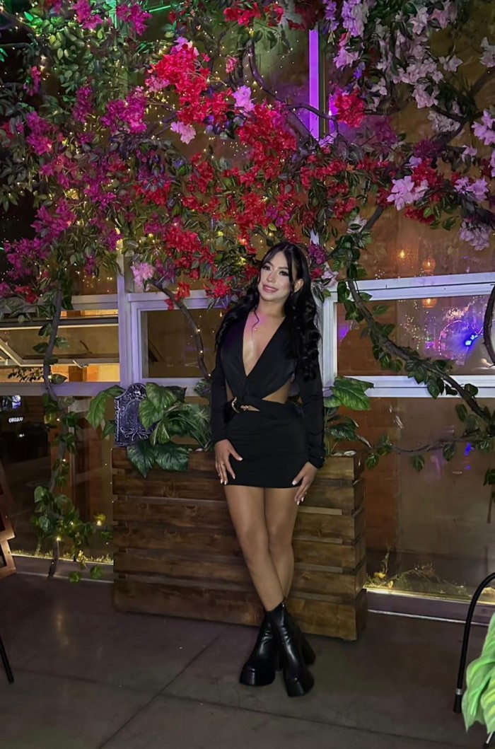 JOVENCITA COMPLACIENTE EN SEU DE URGELL – ANDORRA