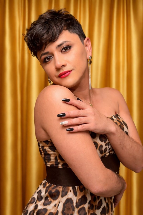La reina de las mamadas. Vanessa femenina y guapa.