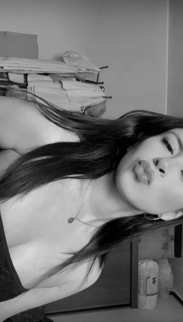 Luciana 611235035 Latina fiestera