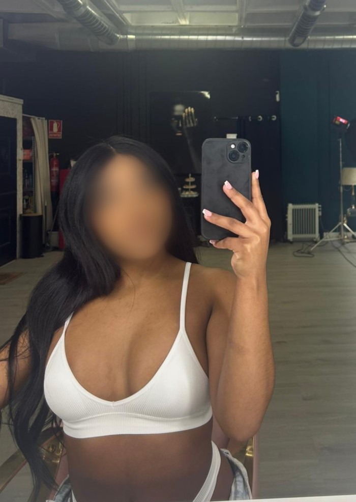 MORENA DIVINA FIESTERA Y MORBOSA 24 HORAS