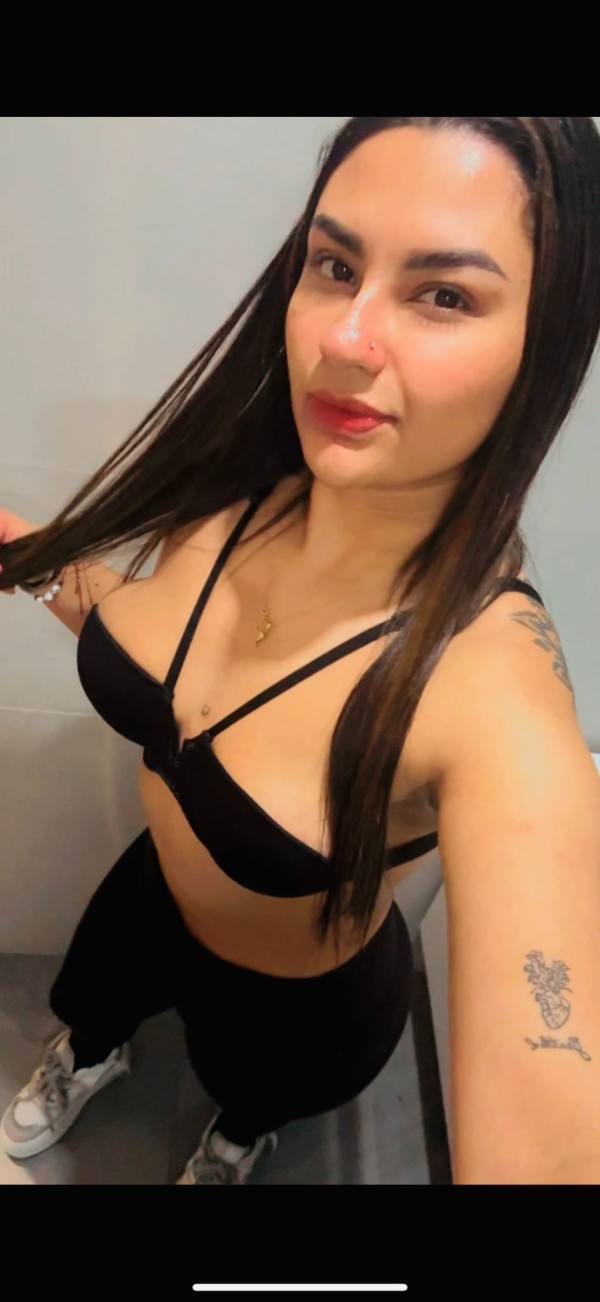 SEXY Y JUGUETONA