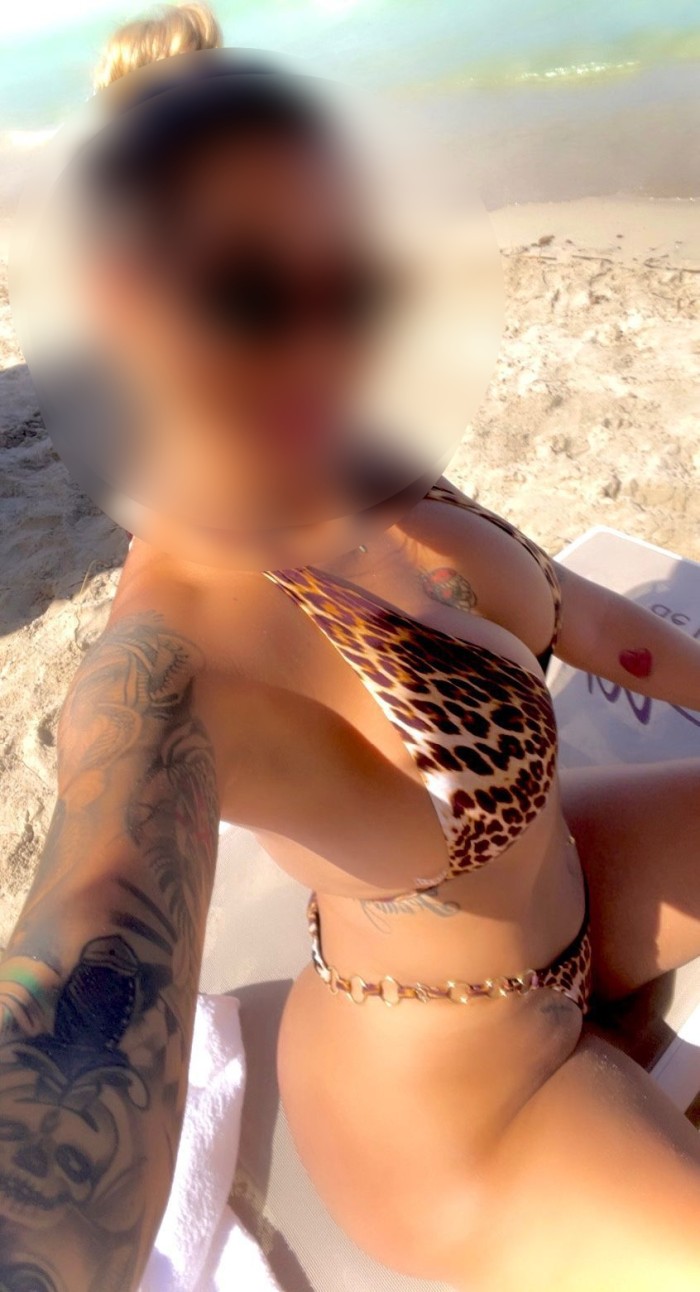 STEPHANY ATREVIDA LATINA EN MESA Y LOPEZ