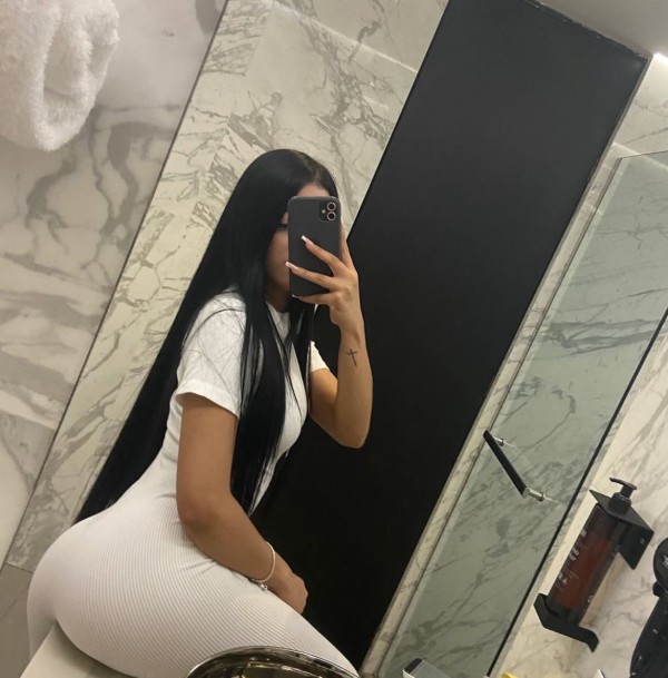 Delgada coño apretado disponible 24/7 Particular