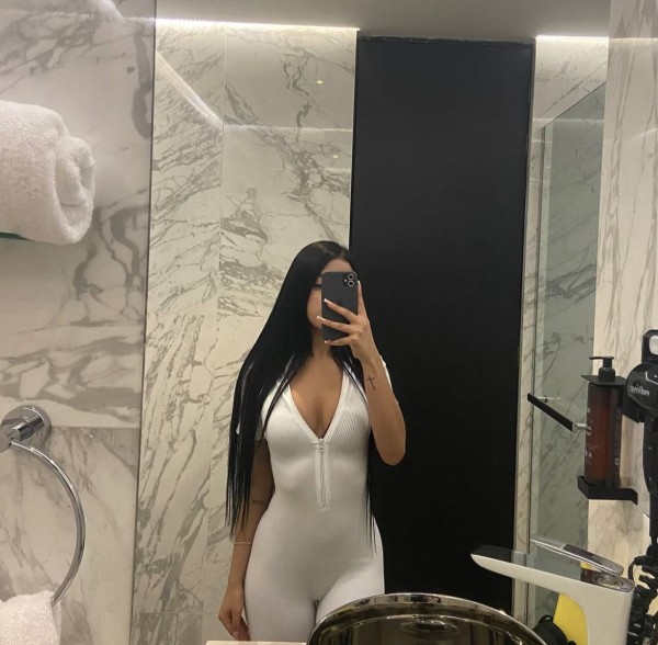 Delgada coño apretado disponible 24/7 Particular