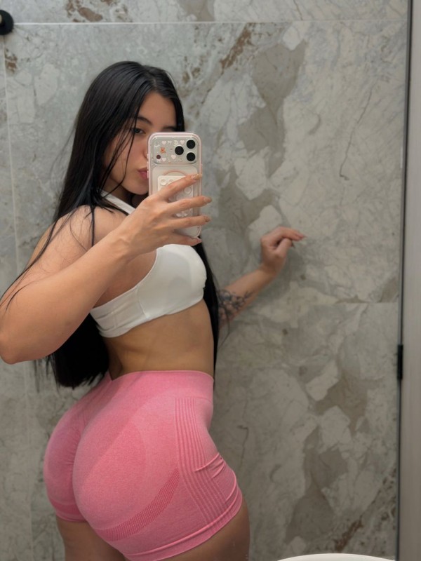 Independiente con piso propio privado, dispuesta a todo