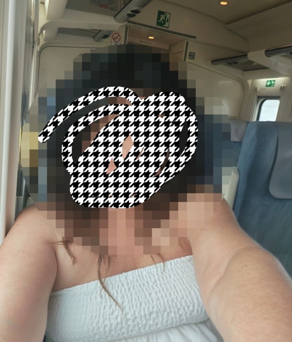 ELEGANCIA Y DESEO / NO PROFESIONAL