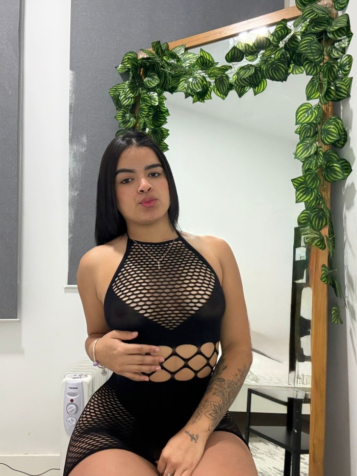 CHICA EXÓTICA LATINA MUY CACHONDA