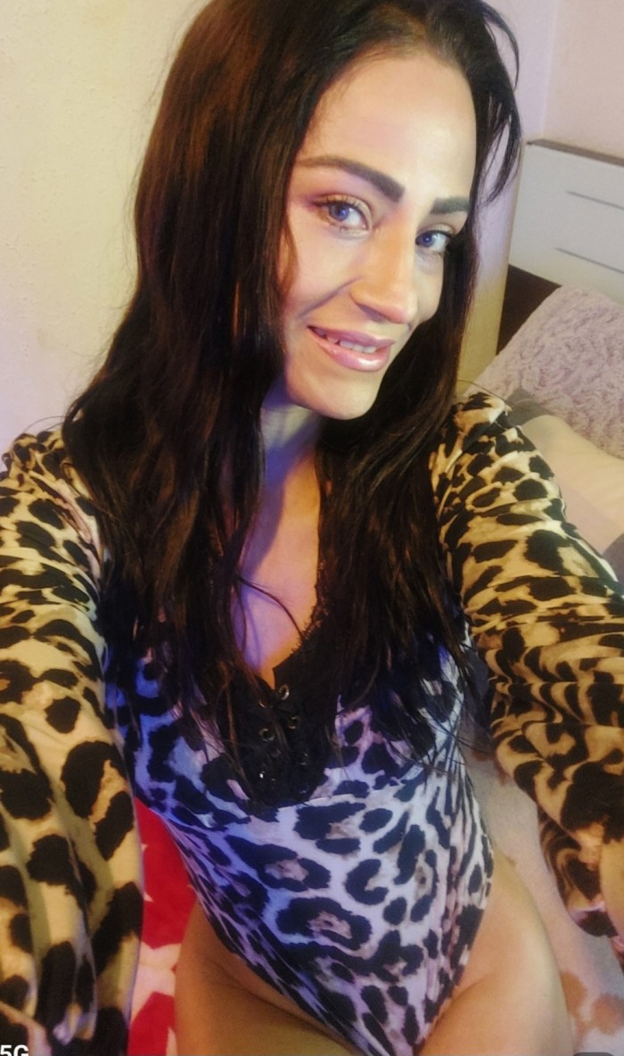 DISPONIBLE CACHONDA ME CORRO PARA TI AHORA 60€