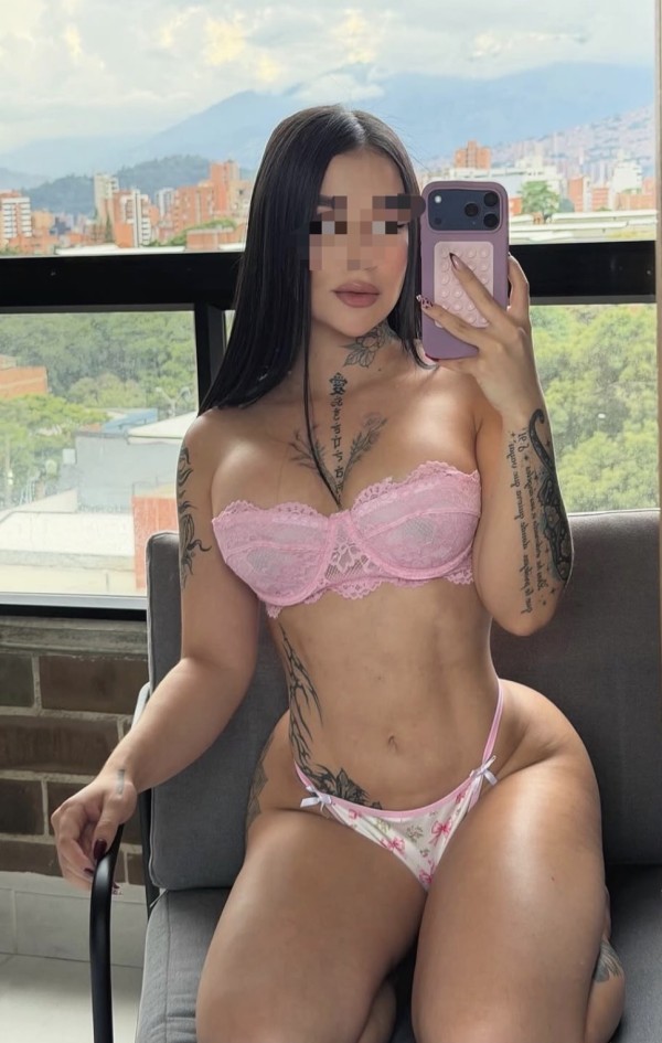 VALERIA CALIENTE JOVENCITA PRIMERA VEZ EN MAHÓN POCO USO COÑO HÚMEDO